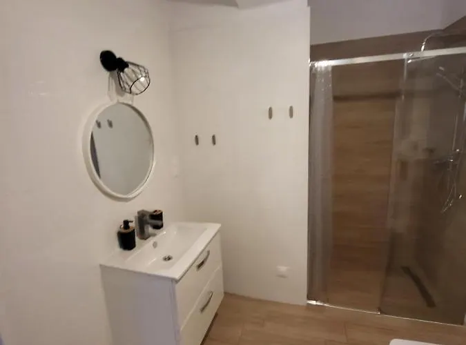 Nest Niebieski زاتور